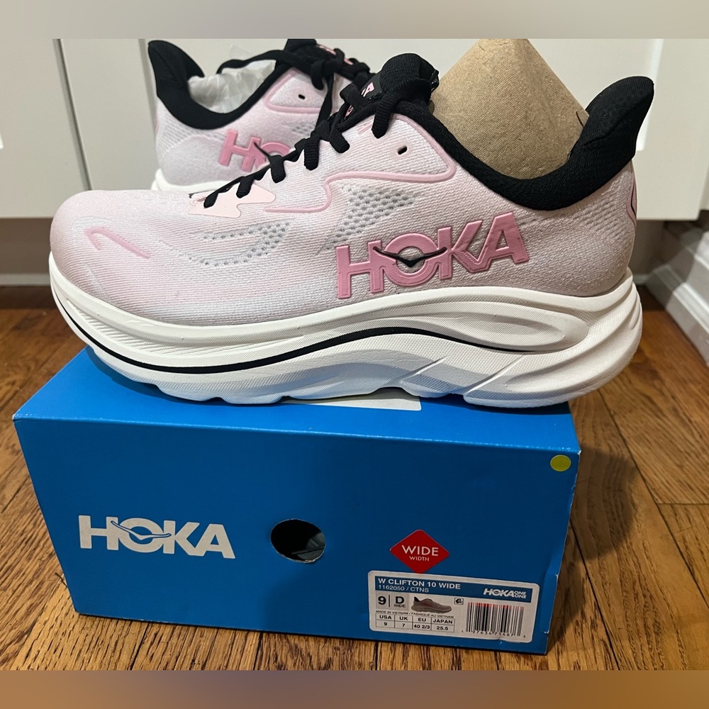 Brand new Hoka pink and black Clifton 10 sneakers size 9 wide width never worn